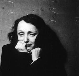 Édith Piaf  صنعت عرشها الغنائي بين الألم والأمل
